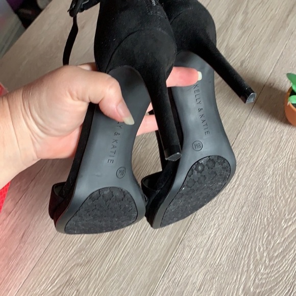 Kelly & Katie Conradd 8M New - Picture 11 of 15